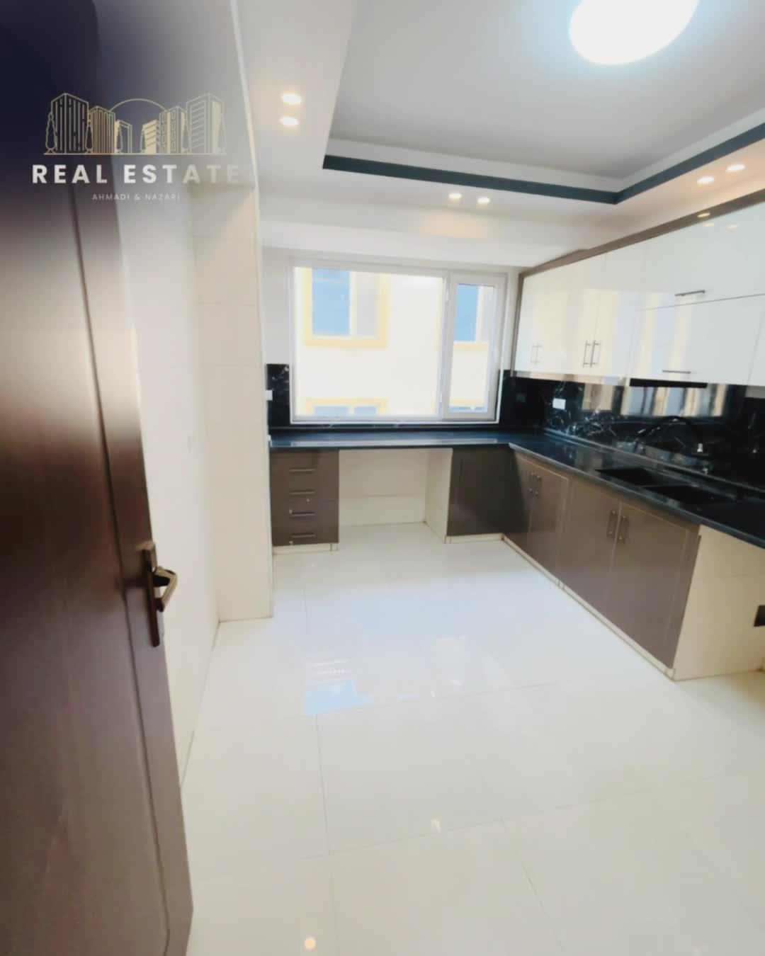 آپارتمان چهار اتاق خوابی در کارتۀ چهار